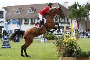 Pius SCHWIZER - Carlina (SUI) (23316 visits) PIUS SCHWIZER ET CARLINA - HOLST par Carvallo x Landgraf I - CSIO 5* La Baule 2010 Pius SCHWIZER - Carlina (SUI)